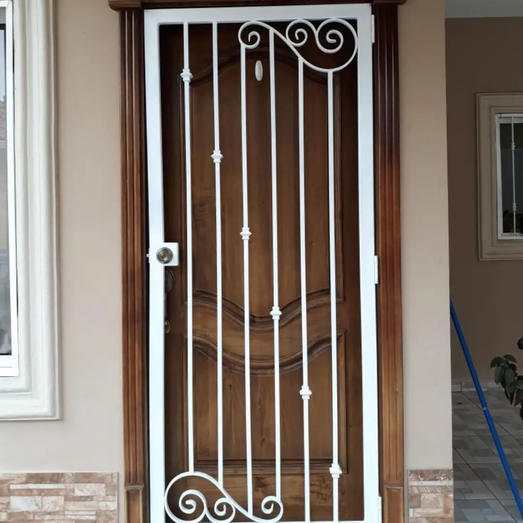 Teralis Pintu Minimalis Vertikal Elegan