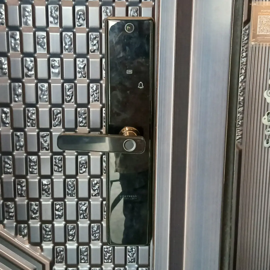 foto smart door lock fortress apollo economics series