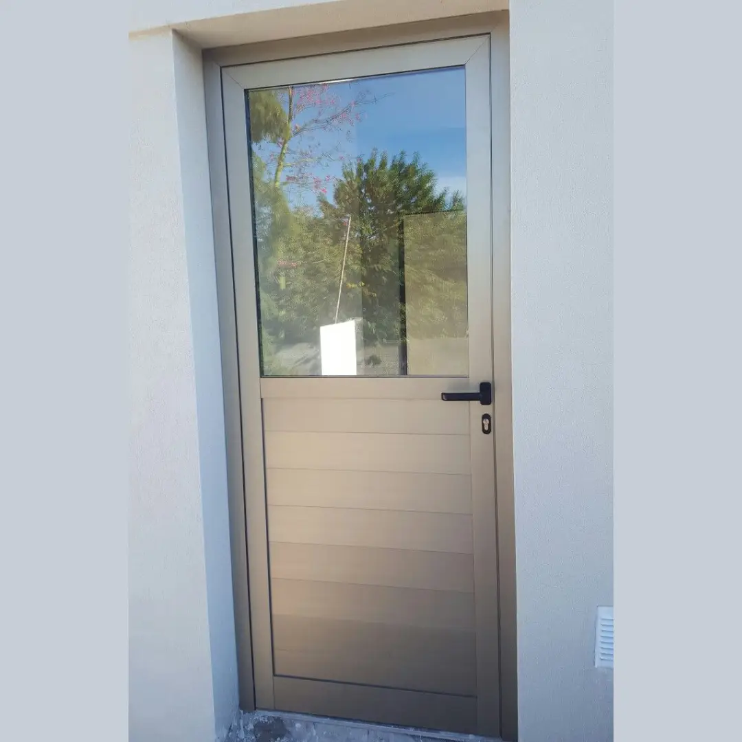 Pintu Aluminium Setengah Kaca