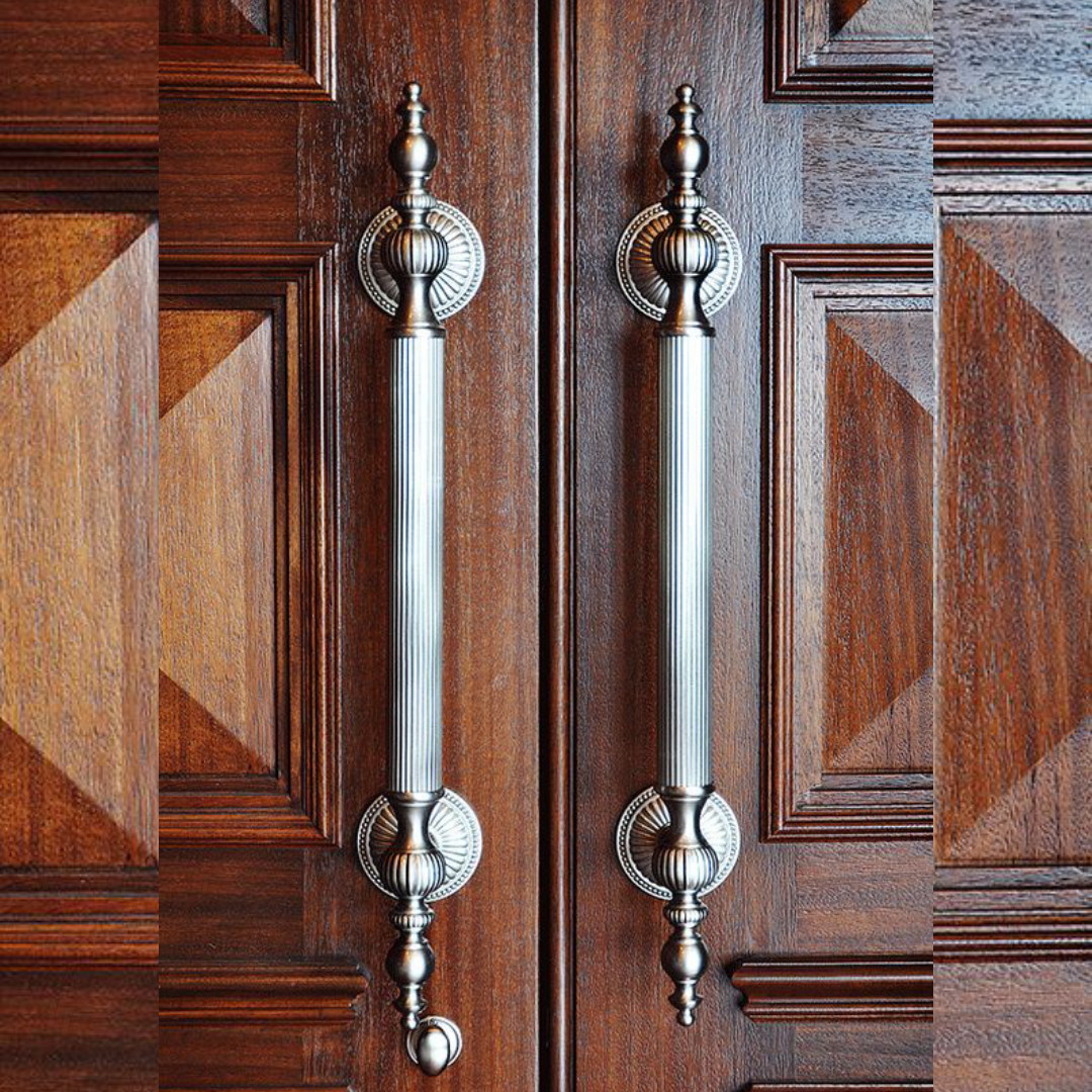 Gagang Pintu Silver dengan Ukiran Klasik