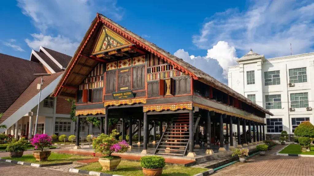 Rumah Adat Aceh Krong Bade
