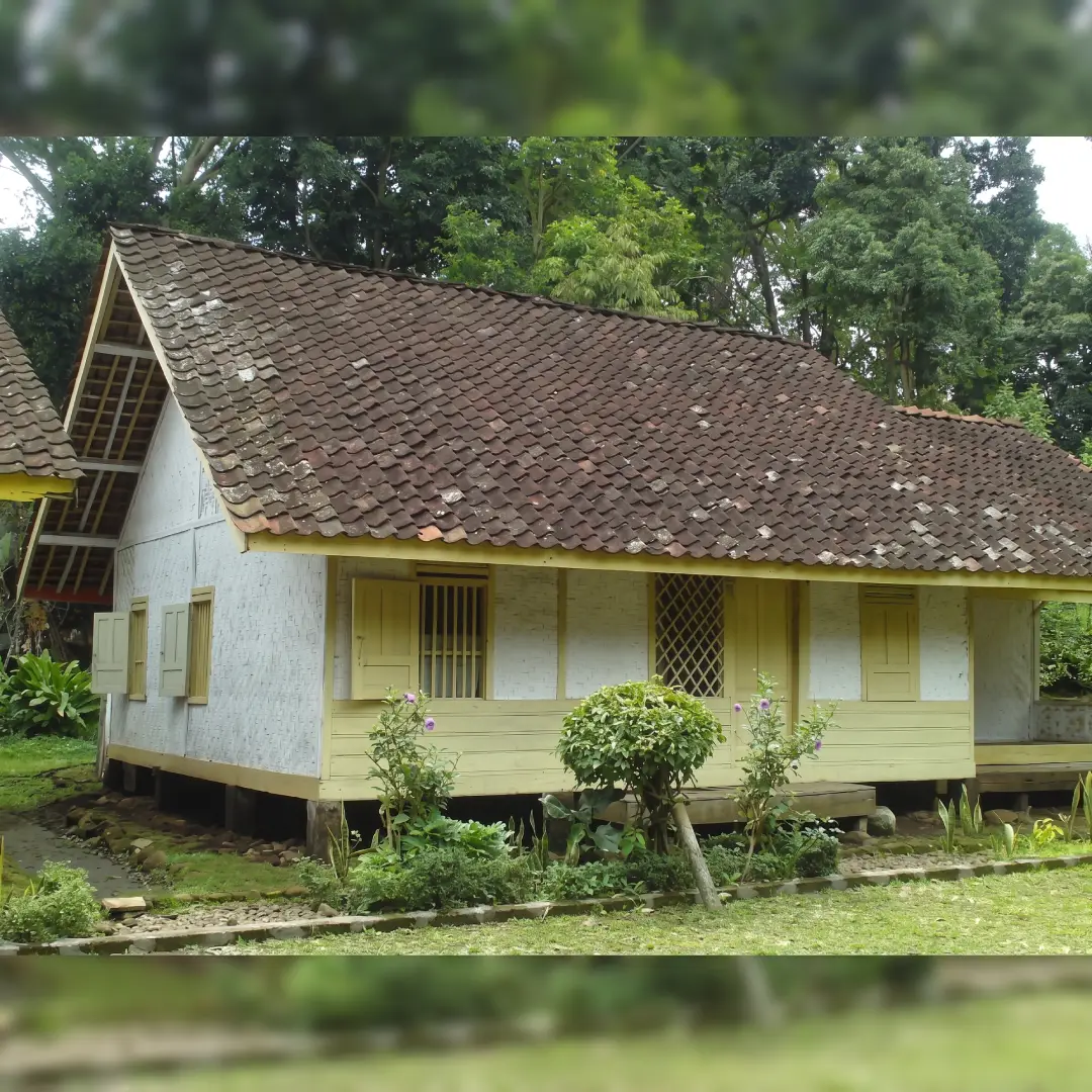 Rumah Parahu Kumureb
