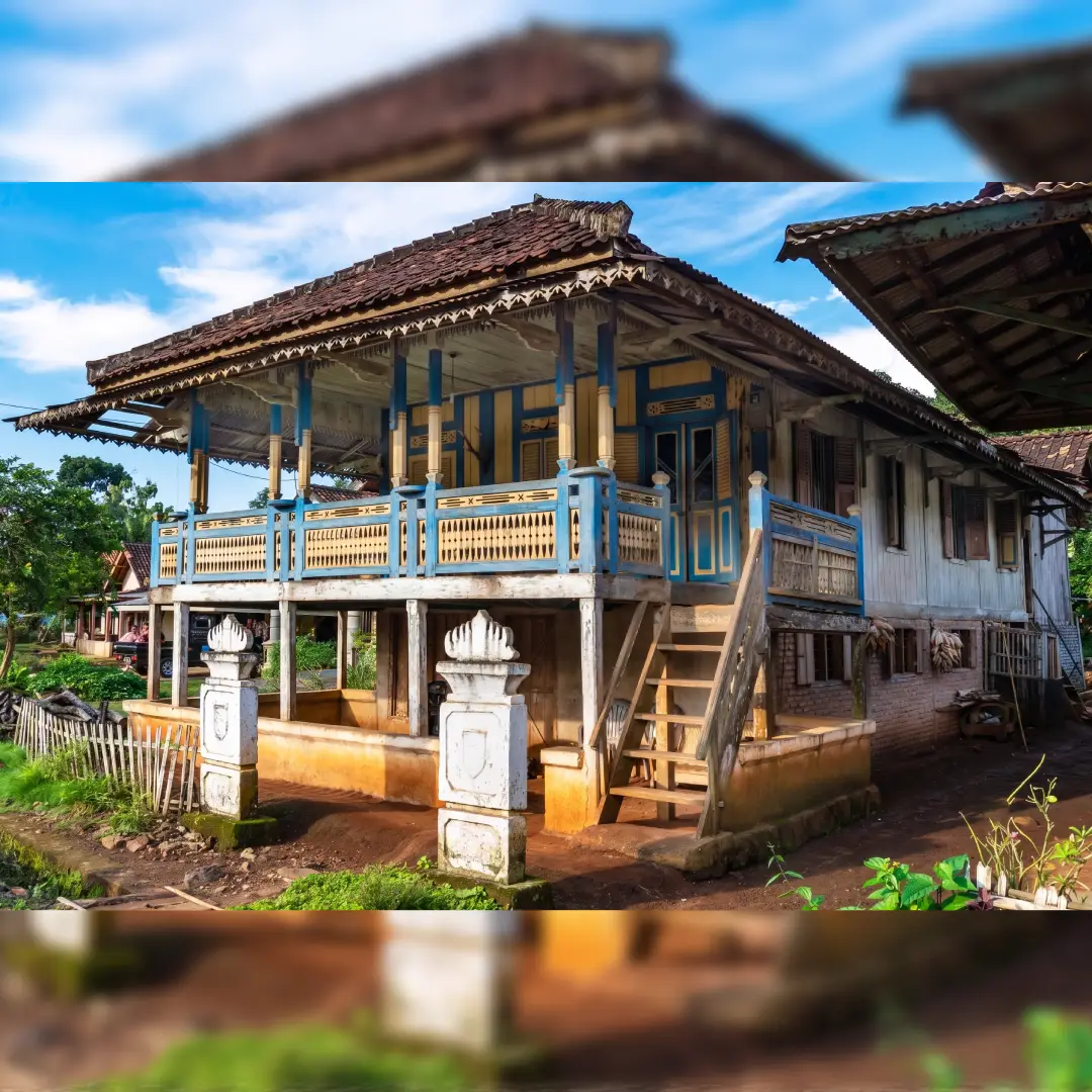 Rumah Adat Lampung Nuwo Sesat