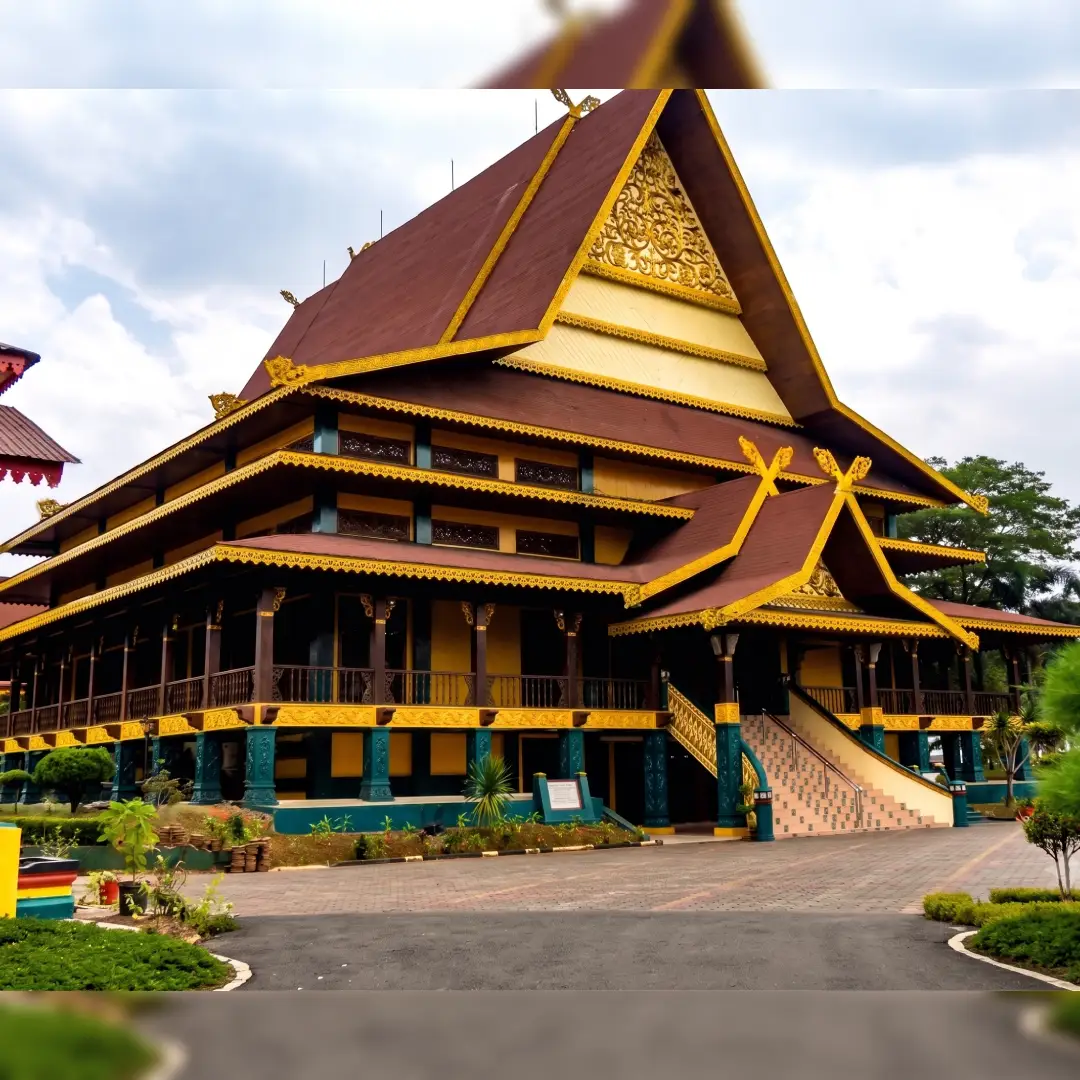 Rumah Adat dari Riau Selaso Jatuh Kembar