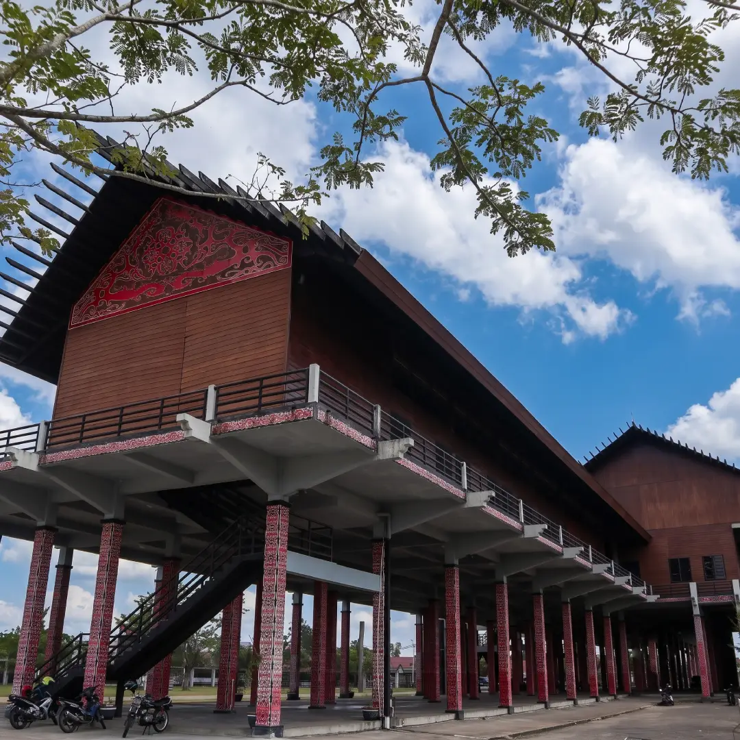 rumah adat kalimantan timur