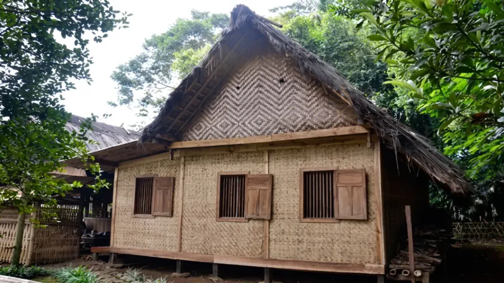 rumah adat sunda