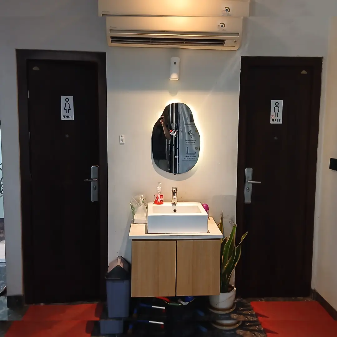 pintu kamar mandi bahan baja merk fortress