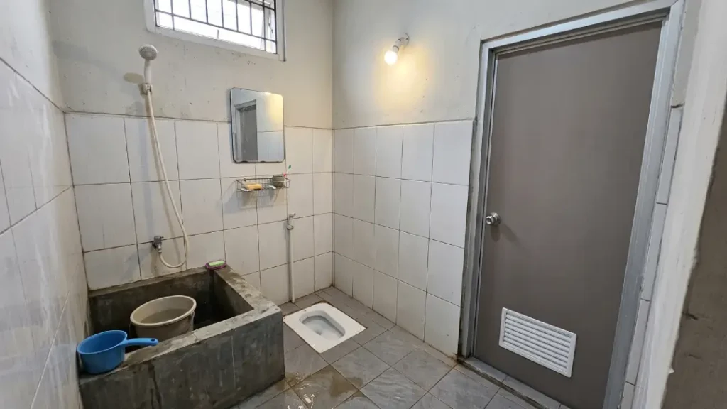 pintu kamar mandi bahan plastik