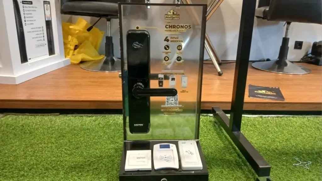 smart door lock merk fortress tipe chronos untuk pintu hotel