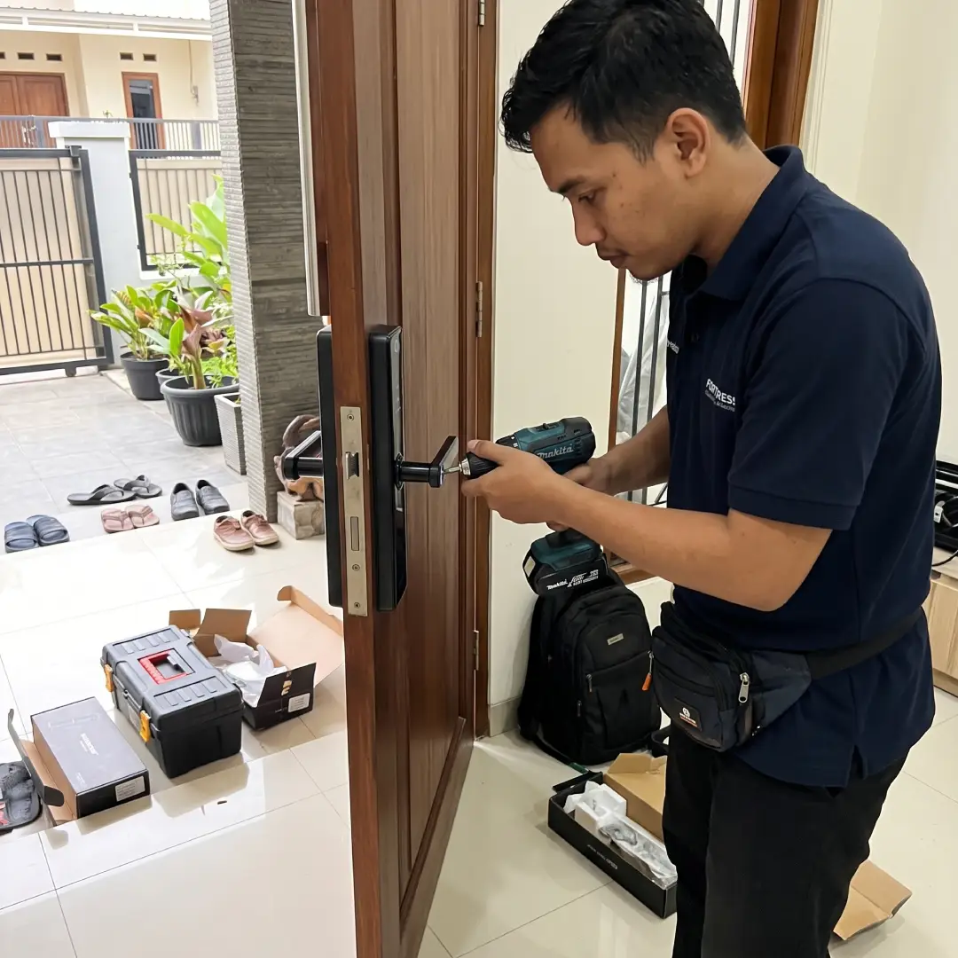 teknisi pasang smart lock fortress
