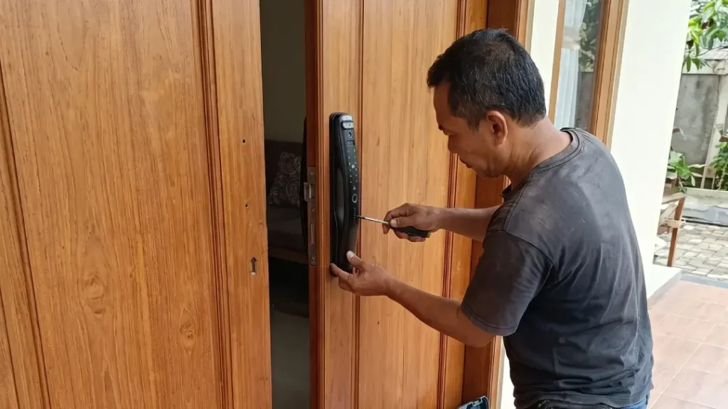 upah pasang smart door lock fortress